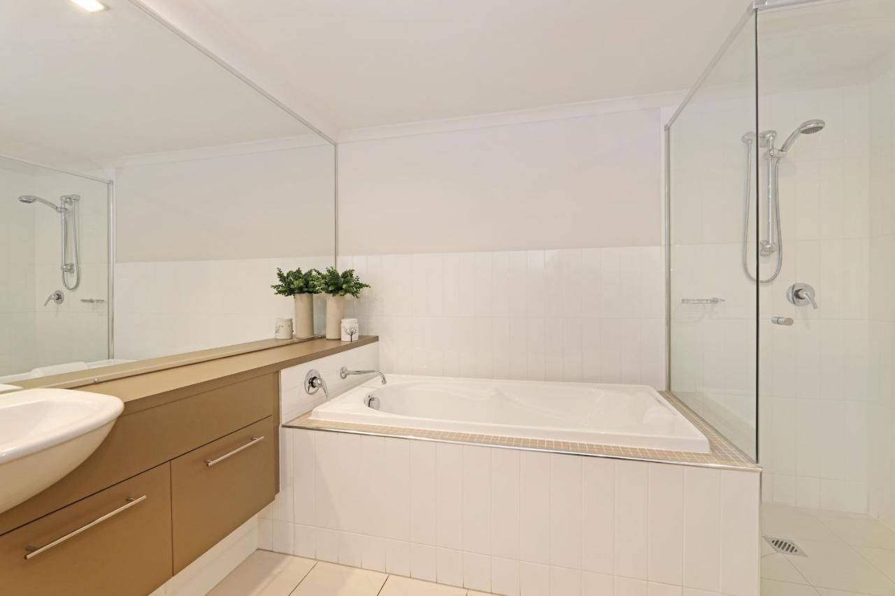 On The Bay Apartments Bongaree Экстерьер фото
