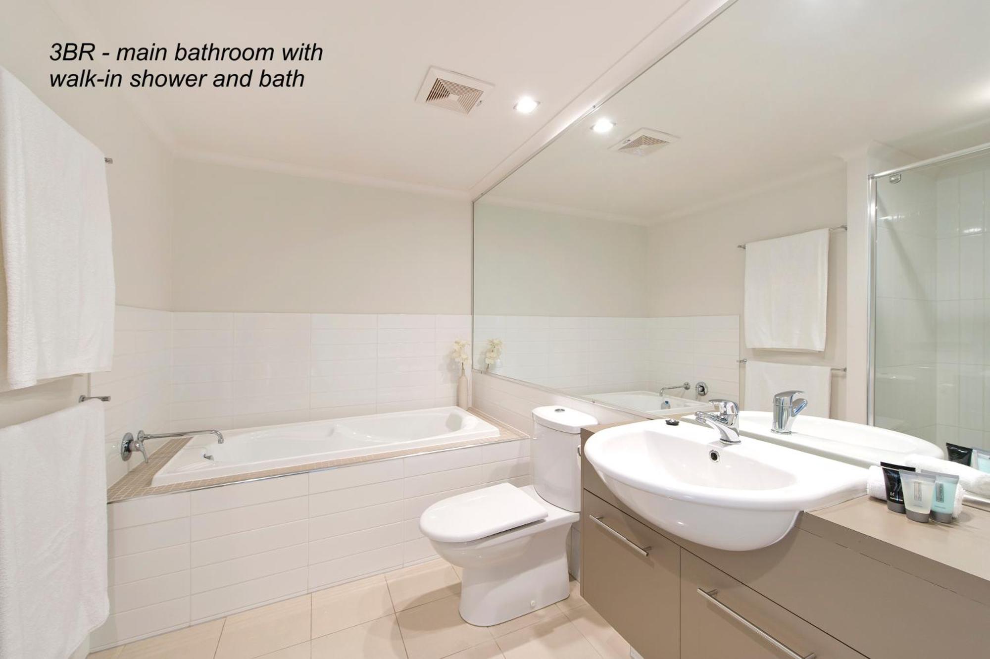 On The Bay Apartments Bongaree Экстерьер фото