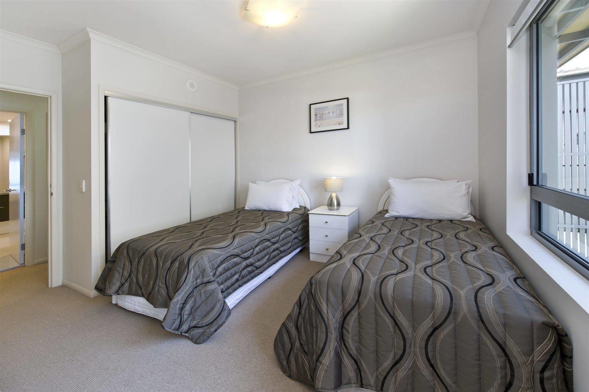 On The Bay Apartments Bongaree Экстерьер фото